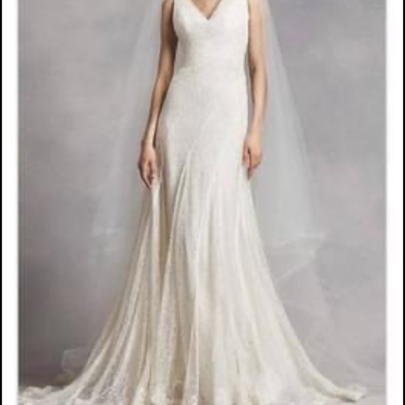 GORGEOUS VERA WANG WEDDING GOWN - Picture 1 of 9